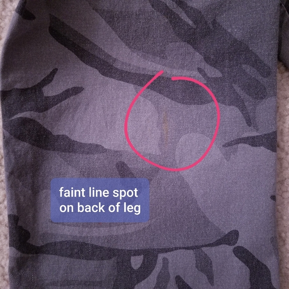 Lightly Used Men's Wrangler Grey Camo Tapered Cargo Pants - Picture 11 of 15